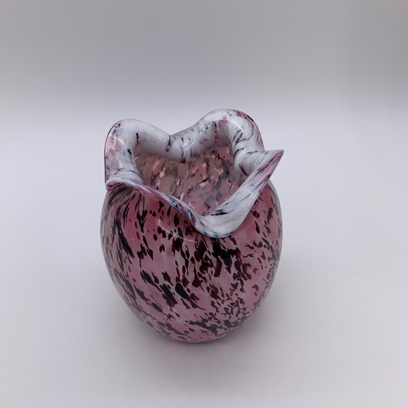 Beautiful Vtg. Rose Pink & Multi Colored Hand Blown Small Art Glass Vase 5” - Picture 5 of 15